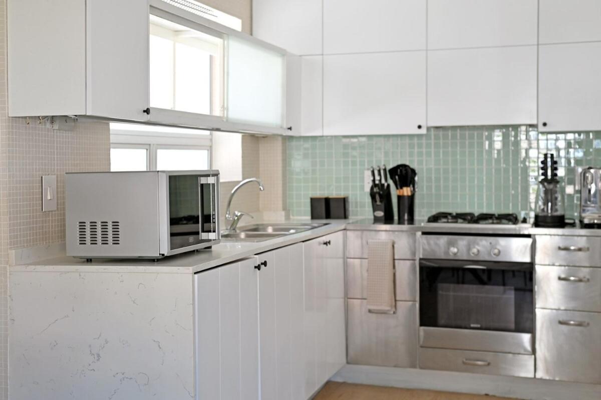 Apartment Eden - 2bed Getaway In Bantry Bay With Views Of Lions Head