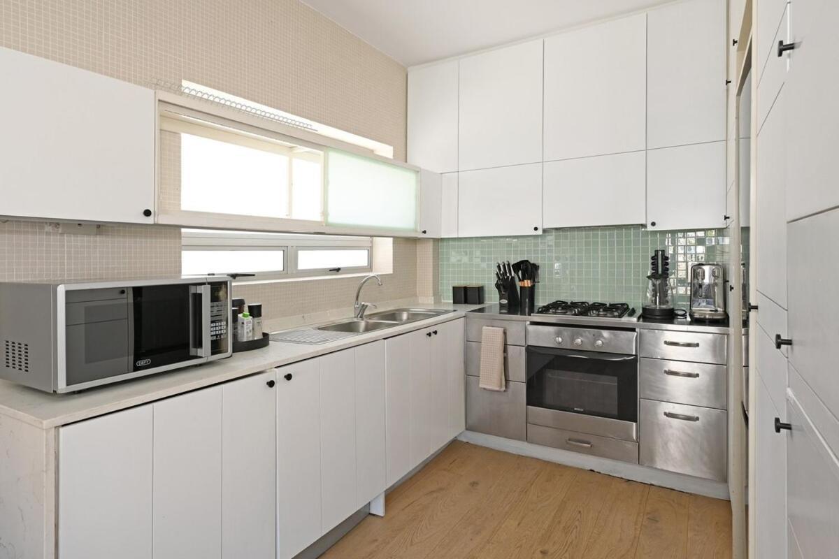 Apartment Eden - 2bed Getaway In Bantry Bay With Views Of Lions Head Cape Town